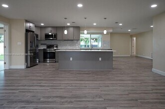 1198 W Camino Real in Boca Raton, FL - Building Photo - Building Photo