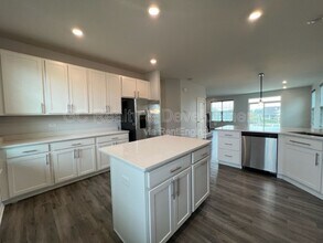 594 Cimmaron Cir in Crystal Lake, IL - Building Photo - Building Photo