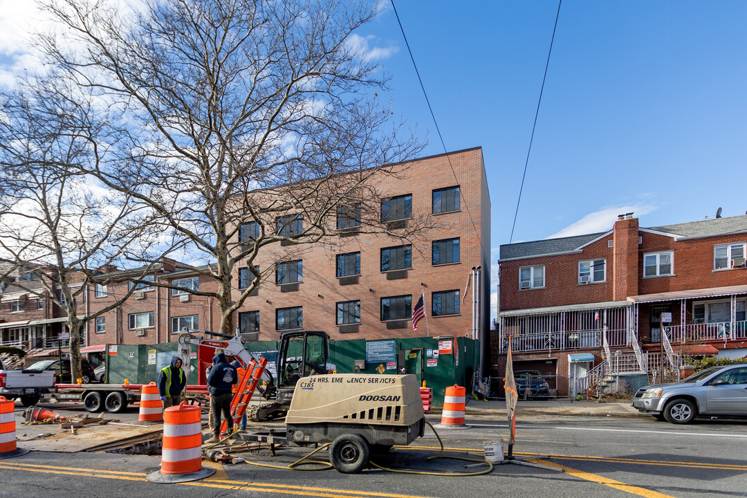 3031 Bronxwood Ave in Bronx, NY - Building Photo