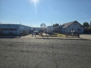 2065 Atwater Blvd in Atwater, CA - Building Photo - Building Photo