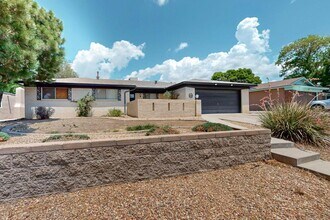3704 Cheraz Rd NE in Albuquerque, NM - Foto de edificio - Building Photo