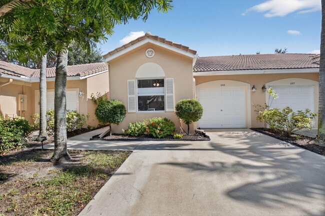 235 Coral Trace Ln in Delray Beach, FL - Building Photo - Building Photo