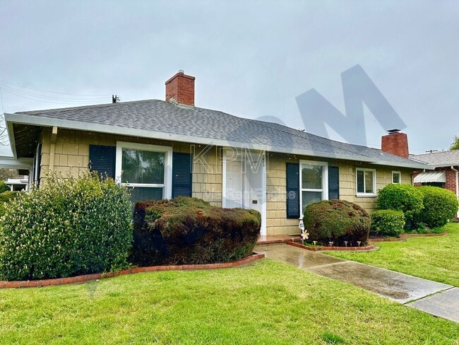 875 W Alpine Ave in Stockton, CA - Building Photo - Building Photo