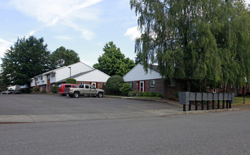 Country Club Estates in Gresham, OR - Building Photo - Building Photo