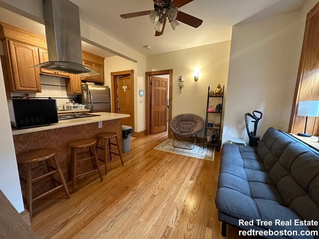 97 Myrtle St, Unit 4 in Boston, MA - Building Photo - Building Photo