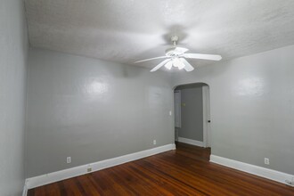1815 E Kaley Ave in Orlando, FL - Foto de edificio - Building Photo