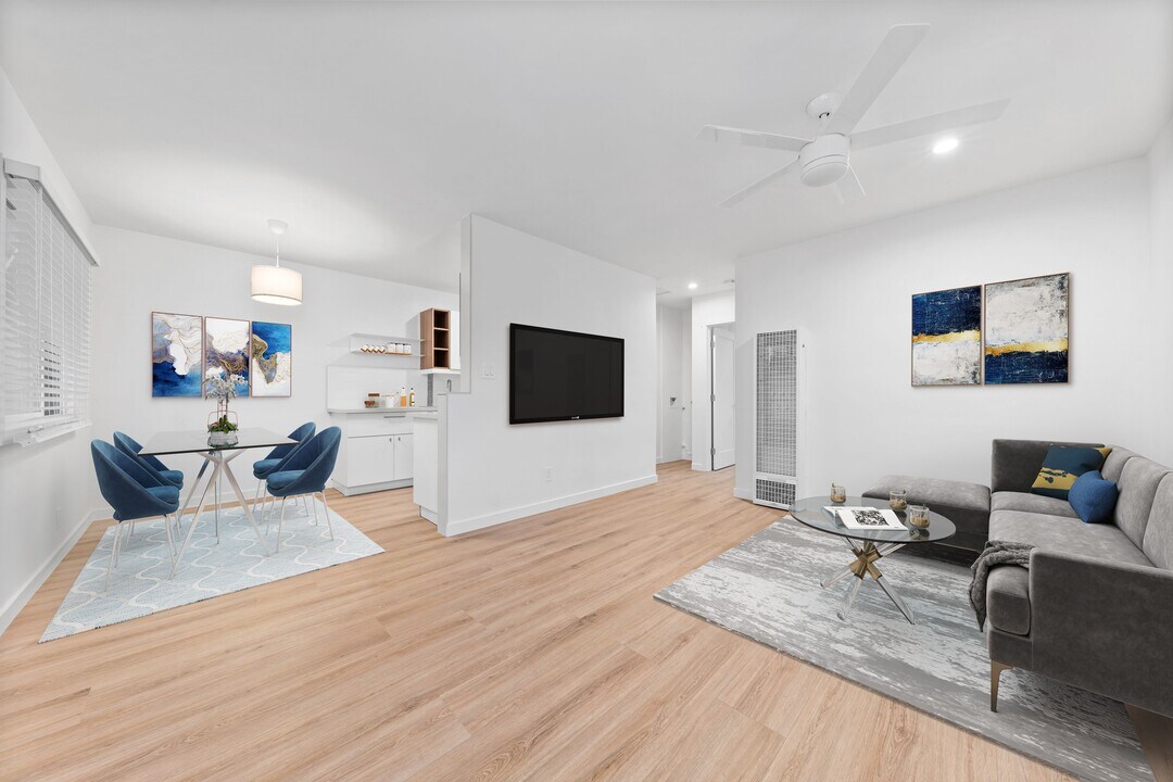 415 Loma Dr in Los Angeles, CA - Building Photo