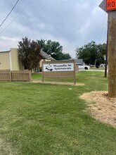 1100 Magnolia St, Unit C in Brownwood, TX - Foto de edificio - Building Photo