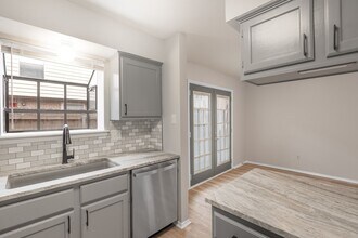 1904 Dartmouth St in College Station, TX - Building Photo - Building Photo