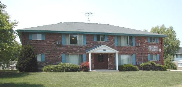 River Park Apartments in Waterford, WI - Building Photo - Building Photo