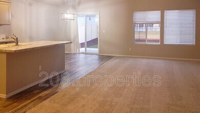 893 N Bowknot Lake Ave in Star, ID - Building Photo - Building Photo