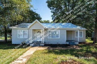 2201 14th St SW in Huntsville, AL - Building Photo