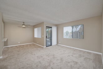 Live the Life You’ve Been Dreaming Of in San Diego, CA - Foto de edificio - Building Photo