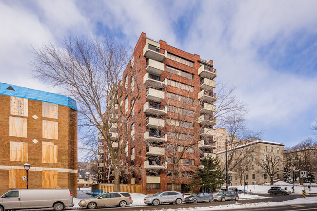 3001 Sherbrooke O in Montréal, QC - Building Photo - Building Photo