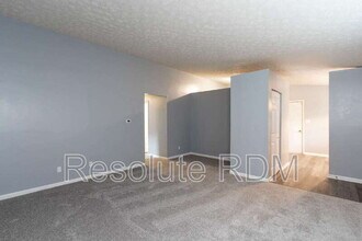3826 Ireland Dr in Indianapolis, IN - Building Photo - Building Photo