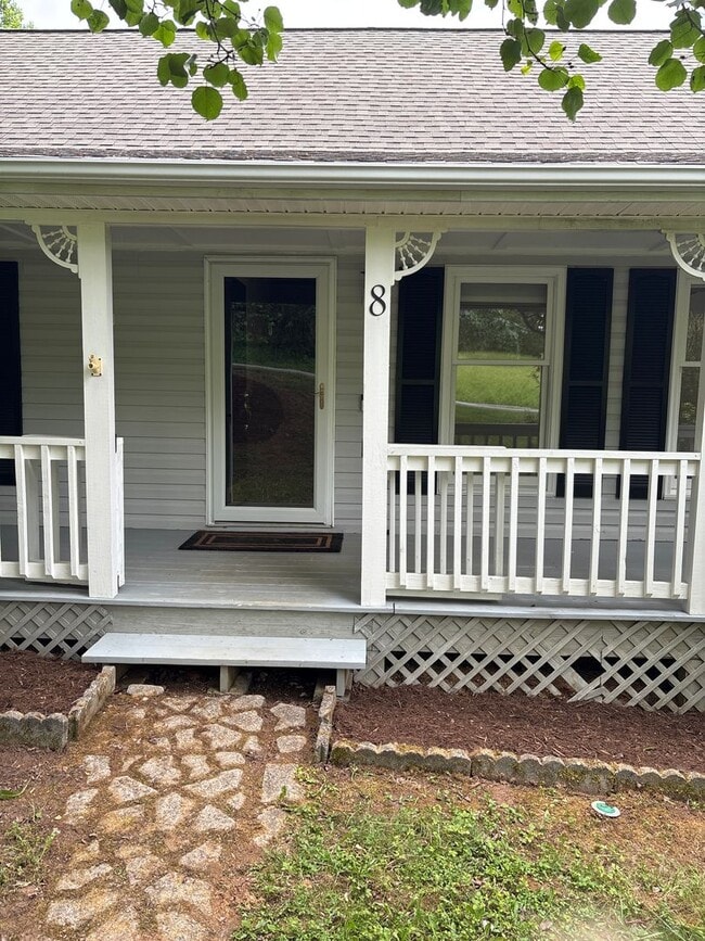 8 Terri Dr in Asheville, NC - Building Photo - Building Photo