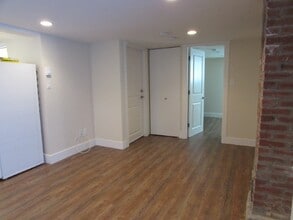 16 Pine St in Nanaimo, BC - Building Photo - Building Photo