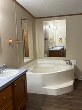 817 Wilderness Dr in McPherson, KS - Building Photo - Building Photo