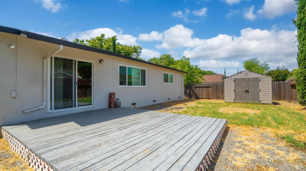 1661 California Dr in Vacaville, CA - Building Photo