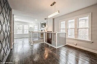 8504 S Essex Ave in Chicago, IL - Building Photo - Building Photo
