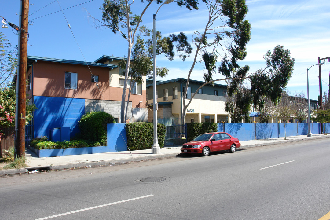 Parthenia Court in Panorama City, CA - Building Photo