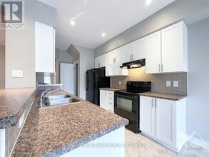 1070 Ottenbrite Cres in Ottawa, ON - Building Photo - Building Photo