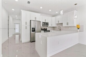 2516 Park Rd in Lehigh Acres, FL - Foto de edificio - Building Photo