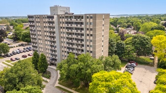 Trillium Village in Chatham-Kent, ON - Building Photo