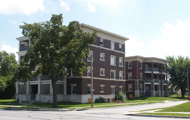 1601 E Linwood Blvd in Kansas City, MO - Foto de edificio - Building Photo