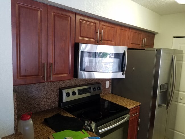 570 S Park Rd, Unit 6-16 in Hollywood, FL - Building Photo - Building Photo