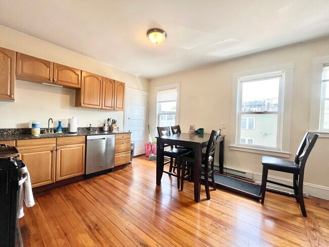 40 Saint Margaret St, Unit 3
