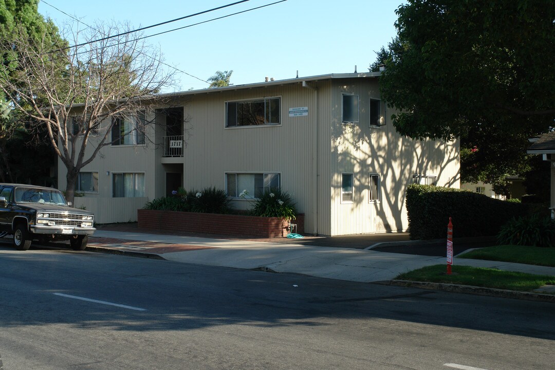 1717 Chapala St in Santa Barbara, CA - Foto de edificio