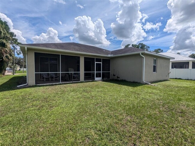 2233 S Haberland Blvd in North Port, FL - Foto de edificio - Building Photo