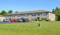 Clover Crossing Apartments in Manchester, NY - Foto de edificio - Building Photo