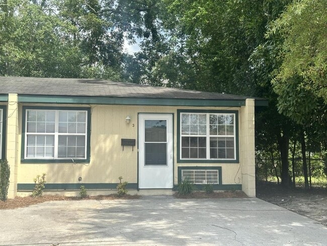 property at 102 S Mulberry St