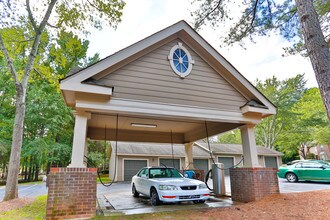 Radbourne Lake Apartments in Charlotte, NC - Foto de edificio - Building Photo