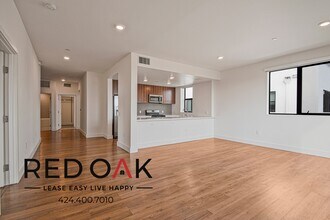 5727 La Mirada Ave in Los Angeles, CA - Foto de edificio - Building Photo