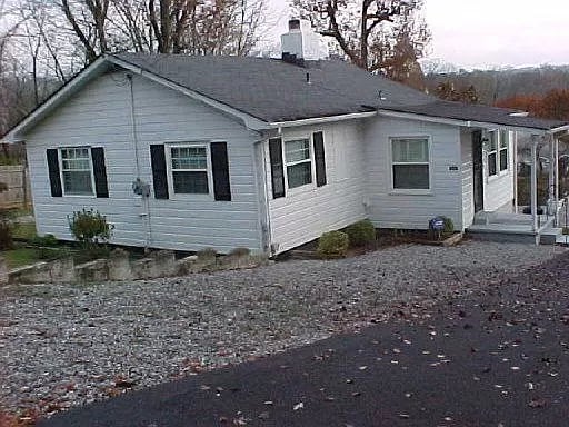 208 E Tennessee Ave in Oak Ridge, TN - Building Photo