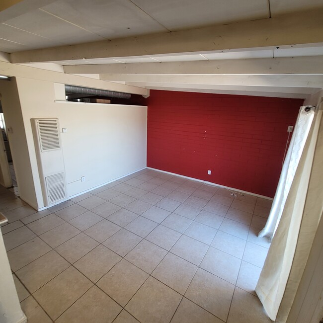 1311 North 48th Place, Unit 3 in Phoenix, AZ - Foto de edificio - Building Photo