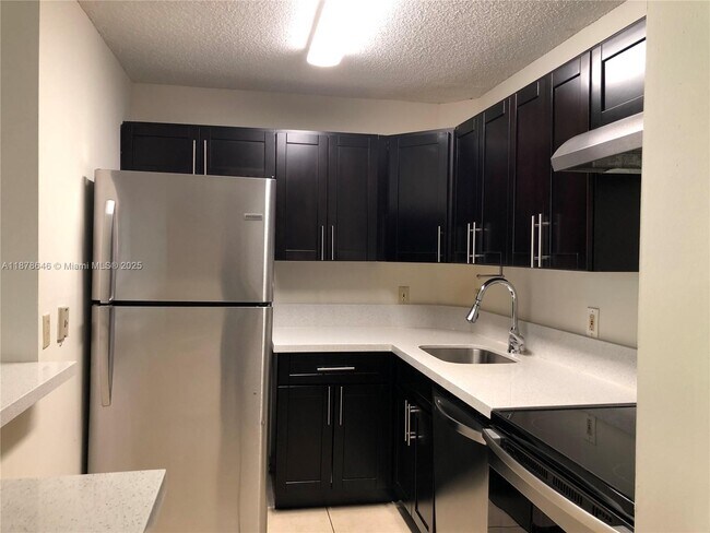 10757 Cleary Blvd, Unit 104 in Plantation, FL - Building Photo - Building Photo
