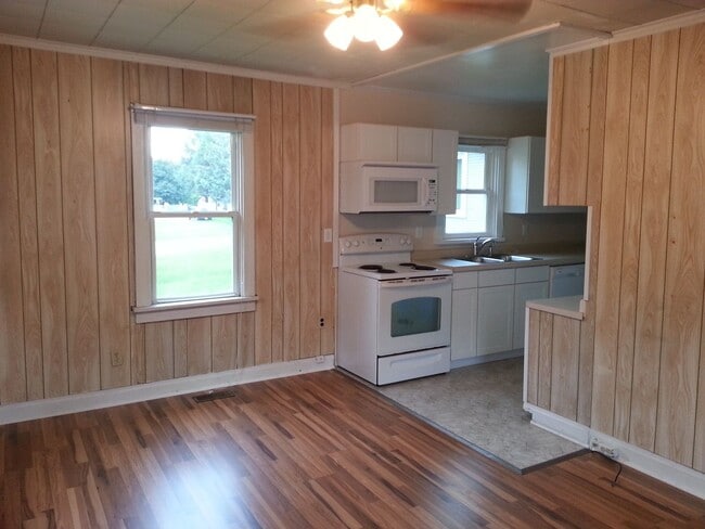 2106 Muscatine Ave in Iowa City, IA - Building Photo - Building Photo