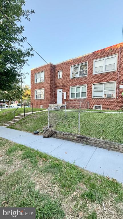 property at 400 Chaplin St SE