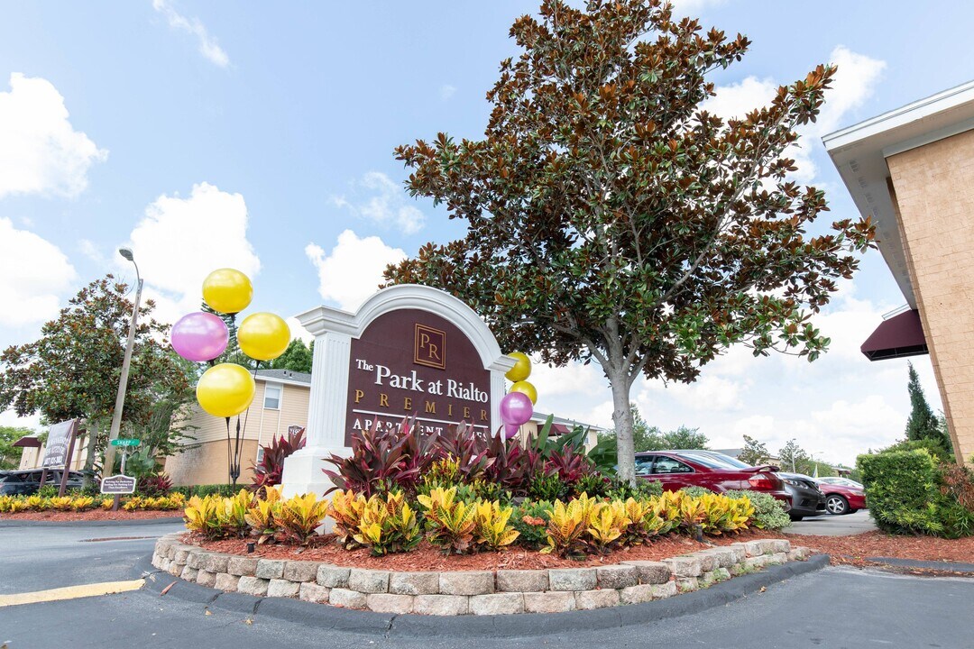 The Park at Rialto in Fern Park, FL - Foto de edificio