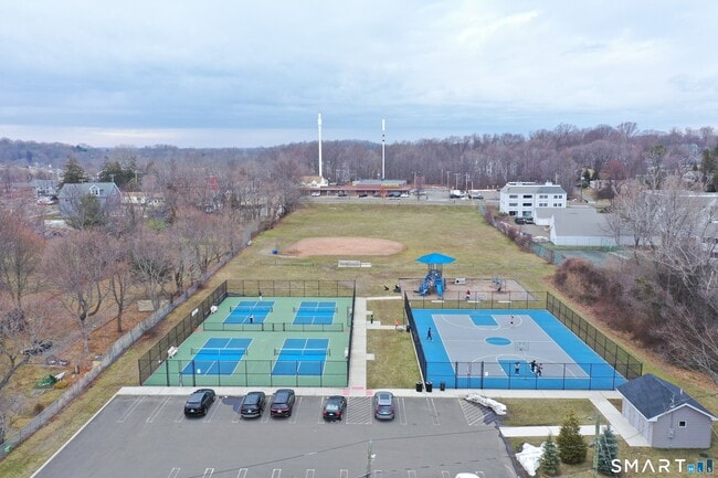 185 Melba St in Milford, CT - Building Photo - Building Photo