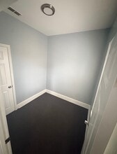 9752 S Avenue J in Chicago, IL - Foto de edificio - Building Photo