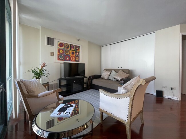 480 N McClurg Ct, Unit 912 in Chicago, IL - Foto de edificio - Building Photo