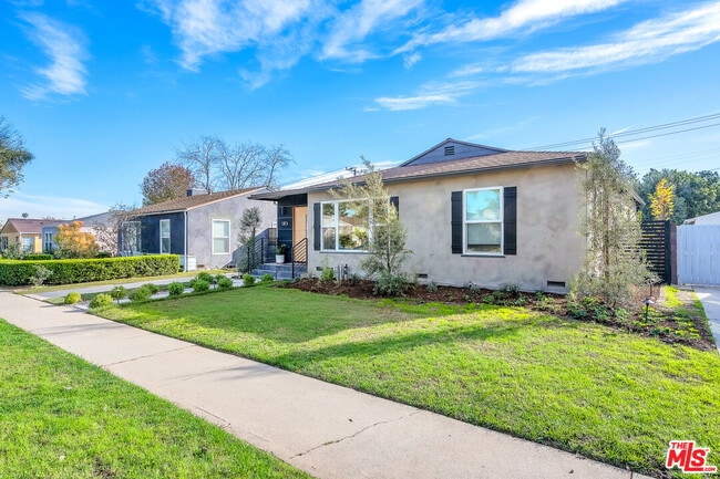 property at 616 W Ellis Ave