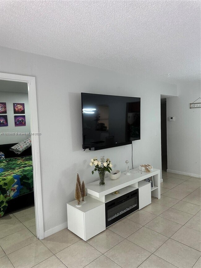 10511 SW 108th Ave in Miami, FL - Building Photo - Building Photo