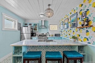 331 Simon in San Antonio, TX - Building Photo