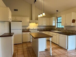260 Hilltop Dr in Dripping Springs, TX - Building Photo - Building Photo